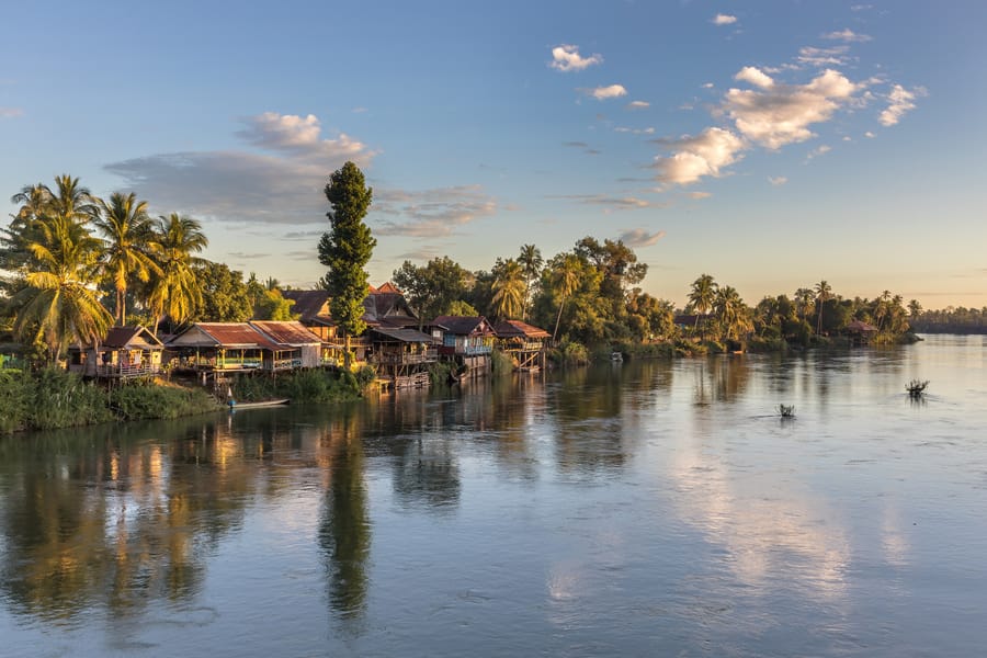 Inselwege und Stelzenhäuser auf Don Det