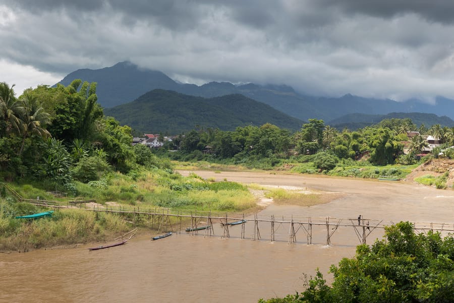 Dựng cầu tre